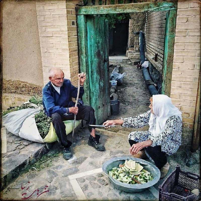🌧 مراقبه: هیچوقت پدر و مادرتان را؛ بخاطر چیزی که نتوانستند به شما بدهند سرزنش نکنید شاید تمام دارائیشان همان بوده که برایتان فراهم