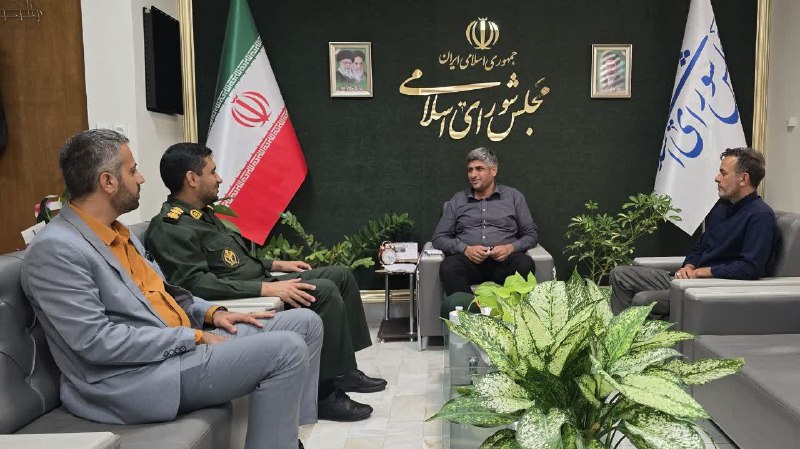 طبسیا 🌴: 🔰 دیدار مهندس نصیری نماینده مردم در مجلس شورای اسلامی با فرمانده ناحیه مقاومت بسیج سپاه طبس🔹️شنبه ۲۴ مرداد ۱۴۰۵، مهندس م