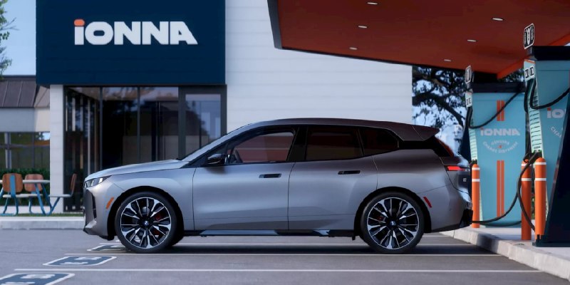 IONNA и BMW решили сделать людям электрозарядку чуть менее болезненной: до конца