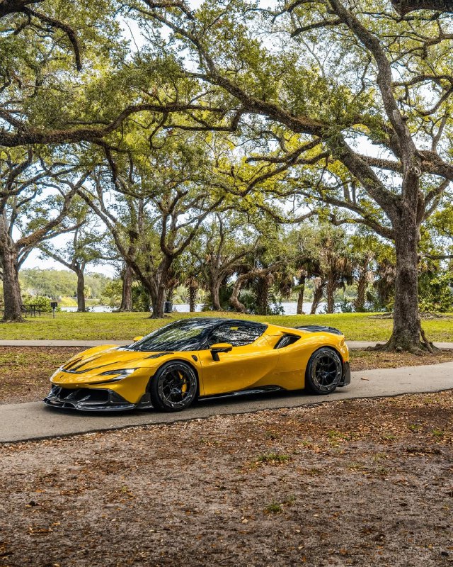 Новый Ferrari SF90 Spider 10