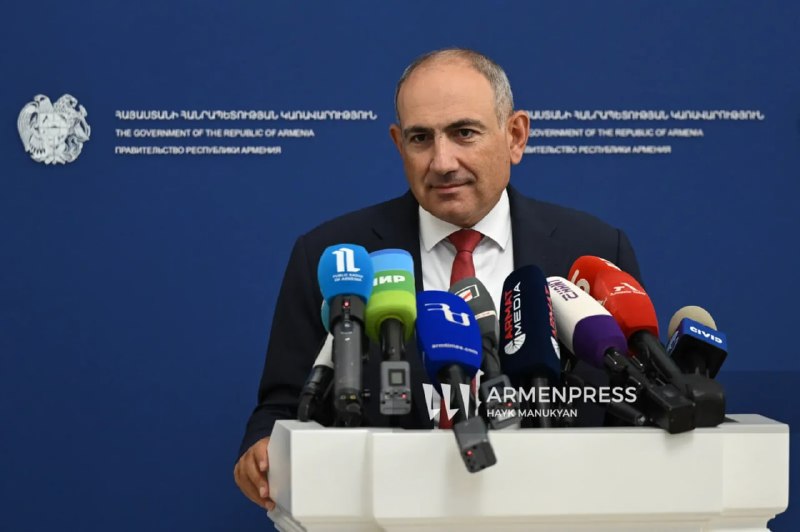 Премьер-министр Армении Никол Пашинян на брифинге в Ереване
