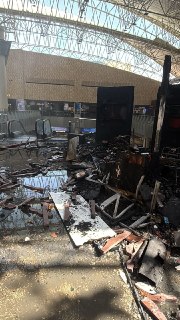 В результате атак по Международному аэропорту Кувейта один человек погиб и несколько получили ранения, объекты аэропорта получили значительные повреждения, полеты приостановлены, сообщают МИД Кувейта и управление гражданской авиации. Оба ведомства обвиняют