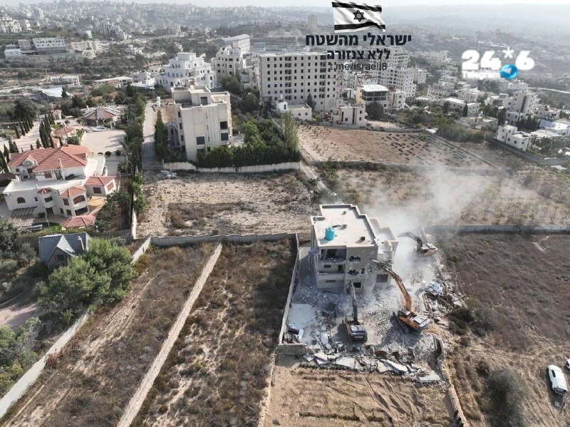 🇮🇱 Under the direction of Minister Smotrich and within a few hours of the attack: the Civil Administration began demolishing illegal Arab buildings near the scene of the attack in Hebron.