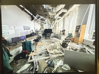 В Нижнекамске объявили траур после взрыва на заводе «Сибура»: погибли трое, пострадали более 70Власти Нижнекамска на три дня отменили в городе все развлекательные и массовые мероприятия, на зданиях учреждений будут приспущены государственные флаги.«Это вре