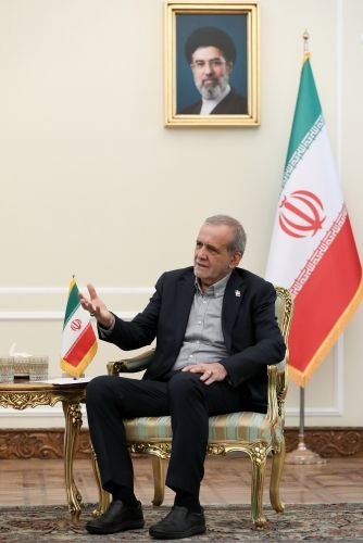 فرارو: دیدار رئیس شورایعالی قضایی عراق با پزشکیانرئیس جمهور در دیدار رئیس شورایعالی قضایی عراق با اشاره به ذخایر و سرمایههای