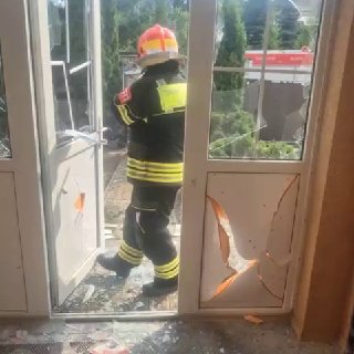 Покушение совершено на бывшего первого министра госбезопасности ДНР Андрея Пинчука.Громкий взрыв прогремел в его доме, сам Пинчук не пострадал — успел укрыться за бронированной дверью. На месте работают взрывотехники.❤️ Если не загружаются видео и фото, на