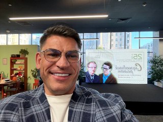 Советника гендиректора HeadHunter выписали из больницы — он впал в кому после липосакции в клинике "Шарм Голд". 46-летний Виталий Терентьев провел в стационаре девять дней, четыре из них — в реанимации. По информации Mash, врачи диагностировали у него внез