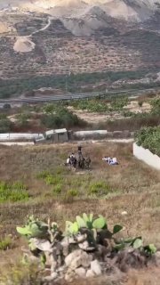 דחוף: אמבולנס צבא הכיבוש מסיע מתנחלים פצועים בכפר טל ממערב לשכם.