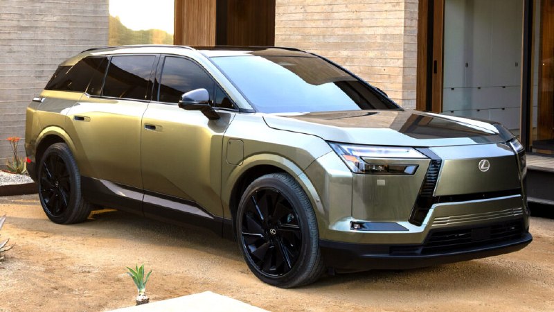Lexus решил, что можно брать деньги как BMW, а тратить — как Toyota. И знаете чт