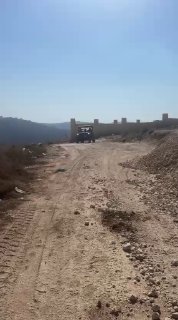 מתנחלים מתפרעים בפאתי העיירה סינג'יל, צפונית לרמאללה, וצעירים מתעמתים איתם.