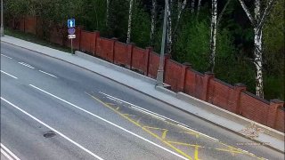 Московские грабители подрались из-за добычи прямо во время ограбленияОдин из них кинул награбленное приятелю, после чего его начал избивать другой вор. Всё для того, чтобы не делиться деньгами с товарищем. Одного из грабителей задержали, против него возбуд
