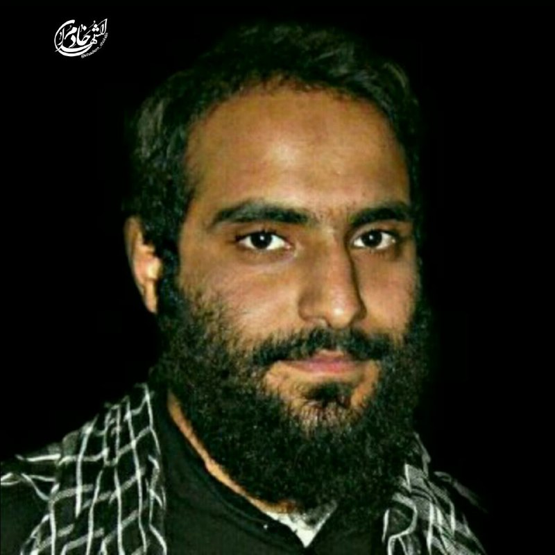ڪانال مدافعان حـرم: دیدم سرباز سوری رو سینش عکس حاج عمار رو چسبونده، ازش پرسیدم این کیه میشناسیش؟؟ گفت: این حاج عمار خدا بیامرزه، گفتم: چرا 
