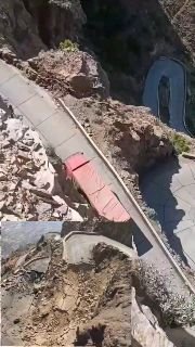 מטוסים סעודיים ביצעו שביתות טרור על מחוז Hija al-Abd במחוז Taiz Ataka הובילו להשמדת כביש Hija al-Abd, עורק…