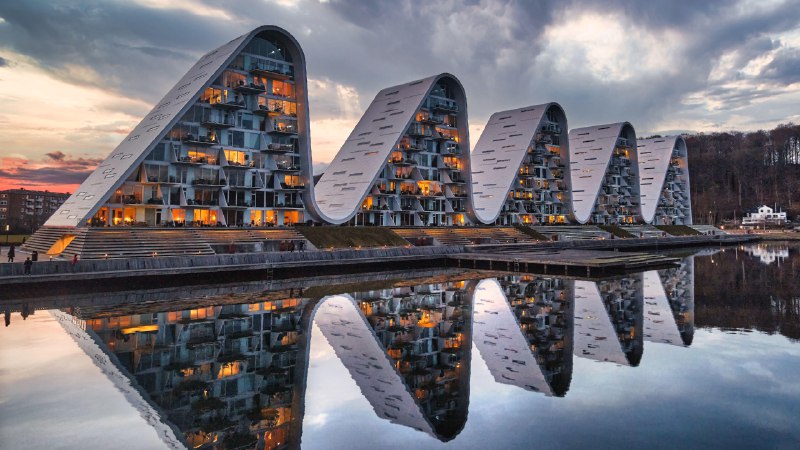 Waves cast in concreteThe Wave residential building, Vejle, Denmark (© Frank Bach/Alamy)