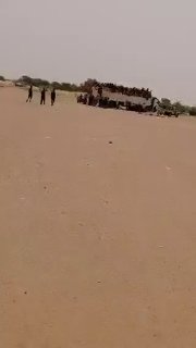 🇷🇺🇲🇱️ - חזית השחרור של אזוואד (FLA) צילמה כורי זהב בלתי חוקיים בטין זאואטין עוזבים למדינות מולדתם מתוך…