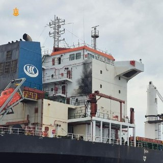В Одессе беспилотник ударил по китайскому судну, рассказал Зеленский. Как утверждают Военно-морские силы ВСУ, «вражеский ударный БПЛА атаковал сухогруз KSL DEYANG», который управляется китайской компанией Nanjing King Ship Management и ходит под флагом Мар