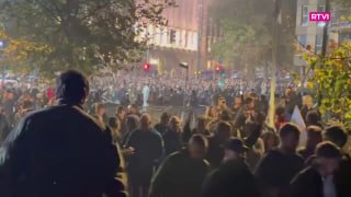 מחנה אוהלים של תומכי ווצ'יץ' נהרס בבלגרד. העיקר לגבי הבחירות בסרביה עד שעה זו במרכז בירת סרביה מתאספים אנשי…