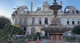 The historic Hôtel de Ville in Limoges, Haute-Vain, after yesterday's fire destroyed the roof of the listed monument built in 1883.