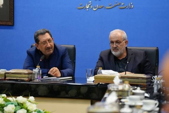 نیوز الیگودرز: وزیر نیرو جلسه با رییس جمهور را ترک کرد!🔹شنیدهها حاکی از آن است که در جلسهای با موضوع برق صنایع که با حضور پزشکیان برگ