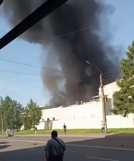В Кирове атакован завод «Авитек», там произошел пожар, пишет ASTRA.