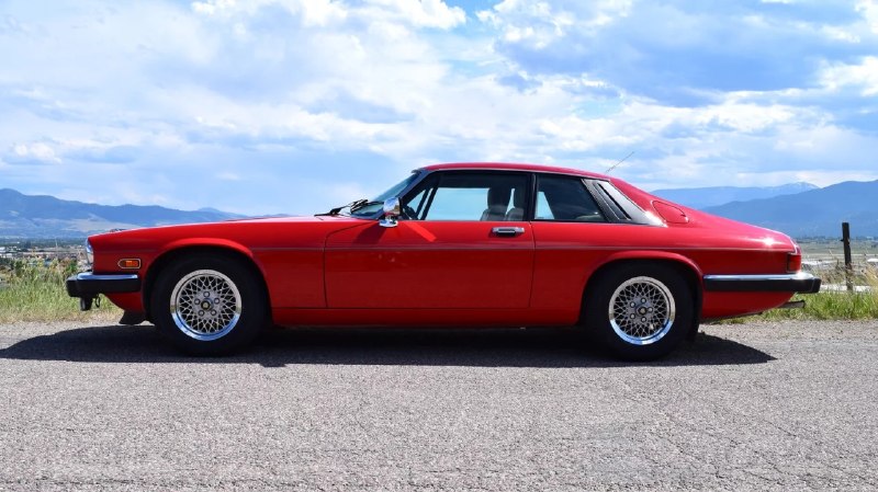 Сегодня мы хотим вам рассказать об одном интересном экземпляре - купе Jaguar XJ-