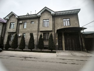 Ховли сотилади 5 сотка 7 хона