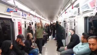 🎦 מטרו המוביל לקו הישר; והאנשים שמתכוננים להלוויה של מנהיג המהפכה שנהרג