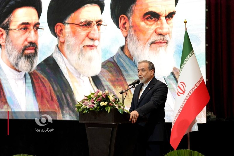 خبرگزاری برنا: 📸برگزاری مراسم بزرگداشت روز خبرنگار به میزبانی وزیر امور خارجه🔸مراسم گرامیداشت روز خبرنگار با حضور خبرنگاران عرصه سیاست