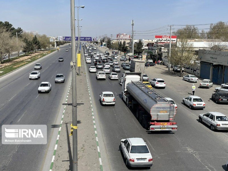 Semi-heavy traffic on the highways leading to Tehran