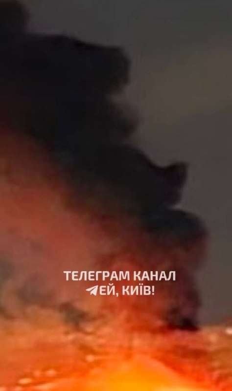 🇷🇺🇺🇦 — צילומים מקייב מציגים שריפות גדולות בעקבות פגיעות טילים רוסיים.