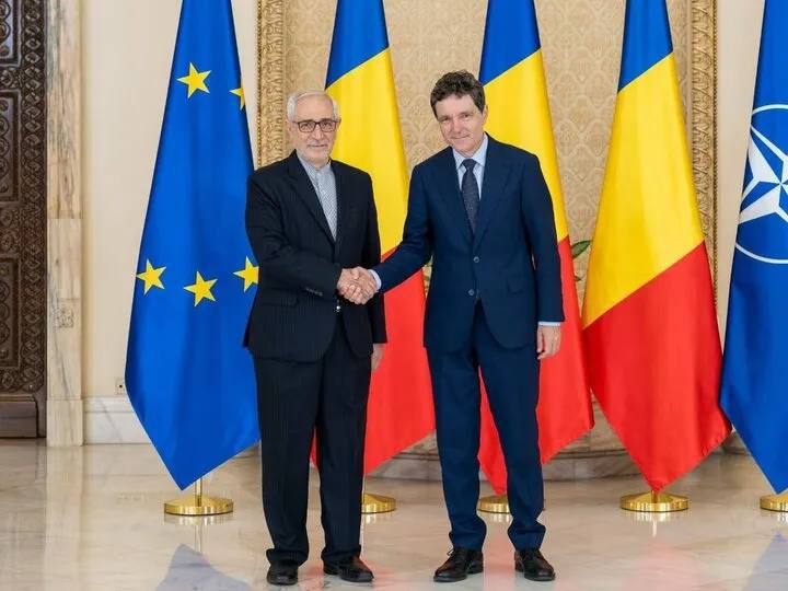 اصلاحات نیوز - رسانه: 📢 تقدیم استوارنامه سفیر جدید ایران به رئیس جمهور رومانی◀️ سید محسن عمادی، سفیر کشورمان در رومانی با «نیکوشور دان»، رئیس 