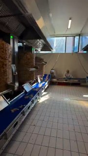 זהו. מכונות חסרות נשמה, כך נראה, יקחו משרות אפילו מהשווארמיסטים במילאנו פיתחו מתחם רובוטי שמכין באופן עצמאי…