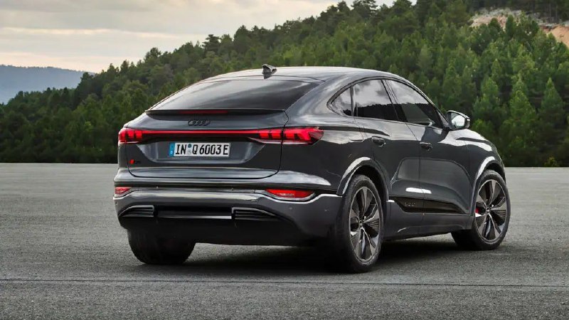Audi представила купеобразный кроссовер Q6 Sportback E-Tron 7