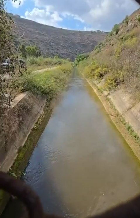 מי ליטני מתחלפים לשחור ואדום דגימות מעבדה לחשיפת הסיבה (וידאו)