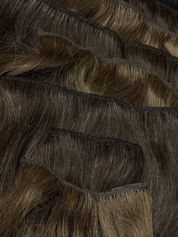 Проголосовало 60 человек, и из них всего лишь 19% выбрали инструмент, который я выбрала для работы с прической Софии.Выбор инструмента зависел от стиля и от того, как должна лежать укладка в течение дня. В нашем случае — это небрежная ретро-укладка, которая подчеркивает феминность и сексуальность. Стойкость на сутки не требуется.В переписке София предложила добавить накладные волосы, и я задумалась… Большой объем волос на голове всегда был желанным качеством для всех и причиной для зависти. Для меня лично густые волосы — это символ дикой сексуальности и внутреннего потенциала человека. Что-то на животном, но я так чувствую. Мне понравилась эта идея. Мы нарастили объем, я бы даже сказала — гриву.Сама укладка технически выполнена в классическом ретро-стиле. Инструментом для накрутки стал стайлер Dyson с тонкой насадкой для локонов. Почему именно он? Помним, что укладка должна быть небрежной: стайлер хорошо справляется с задачей создать «идеальные локоны», но еще лучше — эти локоны выглядят после него, слегка теряя в накрутке и становясь расслабленными, естественными.Почему не использовали другие инструменты:— накрутка на бигуди занимает много времени, которого у нас не было;— круглый стайлер/плойка дают слишком стойкий результат, а нам не нужны «кудри на все бабки». Если использовать их с коротким временем нагрева (например, держать две секунды), результат будет ненадежным для клиентской укладки на мероприятие.P.S. обожаю моделирующий термозащитный спрей Maria Nila — сухой и с хорошей фиксацией локона (Shaping Heat Spray)Проголосовало 60 человек, и из них всего лишь 19% выбрали инструмент, который я выбрала для работы с прической Софии.Выбор инструмента зависел от стиля и от того, как должна лежать укладка в течение дня. В нашем случае — это небрежная ретро-укладка, которая подчеркивает феминность и сексуальность. Стойкость на сутки не требуется.В переписке София предложила добавить накладные волосы, и я задумалась… Большой объем волос на голове всегда был желанным качеством для всех и причиной для зависти. Для меня лично густые волосы — это символ дикой сексуальности и внутреннего потенциала человека. Что-то на животном, но я так чувствую. Мне понравилась эта идея. Мы нарастили объем, я бы даже сказала — гриву.Сама укладка технически выполнена в классическом ретро-стиле. Инструментом для накрутки стал стайлер Dyson с тонкой насадкой для локонов. Почему именно он? Помним, что укладка должна быть небрежной: стайлер хорошо справляется с задачей создать «идеальные локоны», но еще лучше — эти локоны выглядят после него, слегка теряя в накрутке и становясь расслабленными, естественными.Почему не использовали другие инструменты:— накрутка на бигуди занимает много времени, которого у нас не было;— круглый стайлер/плойка дают слишком стойкий результат, а нам не нужны «кудри на все бабки». Если использовать их с коротким временем нагрева (например, держать две секунды), результат будет ненадежным для клиентской укладки на мероприятие.P.S. обожаю моделирующий термозащитный спрей Maria Nila — сухой и с хорошей фиксацией локона (Shaping Heat Spray)