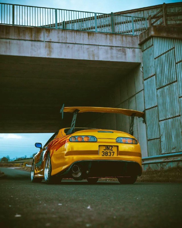 Toyota Supra 6