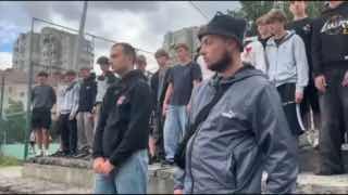 Во Львове произошел «бунт против ТЦК» из-за насильственной мобилизации мужчины: толпа окружила автомобиль военкомов, раскачала его и перевернула, передает «Страна».