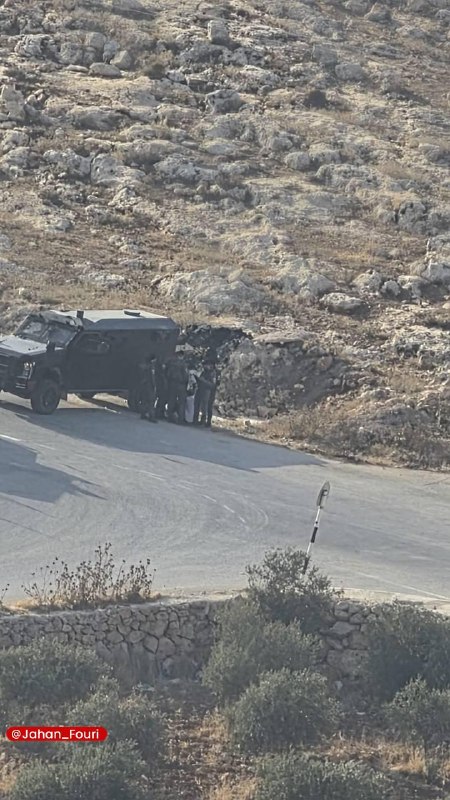 جهان بینالملل فوری🌍: ضرب و شتم جوان فلسطینی به دست نظامیان صهیونیست🔹نظامیان رژیم صهیونیستی با یورش به روستای المغیر در شمال شرقی رام الله در