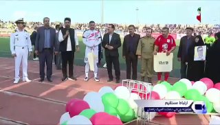 פריימים מרגע השמעת ההמנון עם נוכחות של כוכבים נבחרים משנות ה-60 באצטדיון האולימפי של זהדן