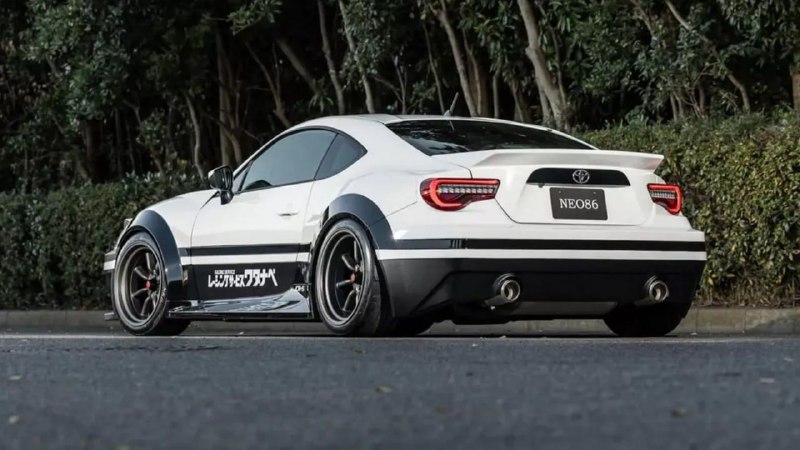Toyota GR86 получила тюнинг с выдвижными фарами в стиле легендарной AE86 из 80-х. 3