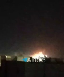 תמרות עשן עולות מעבאדן כתוצאה מהתוקפנות האמריקאית