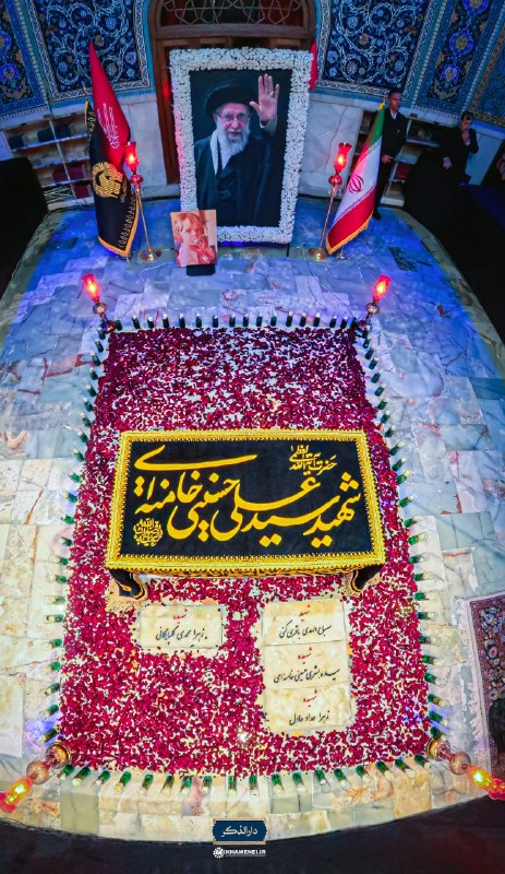 خبرگزاری فارس ✔: 📷 نمای ویژه از مزار نورانی «آقای شهید ایران» در رواق دارالذکر حرم مطهر رضوی@Farsna