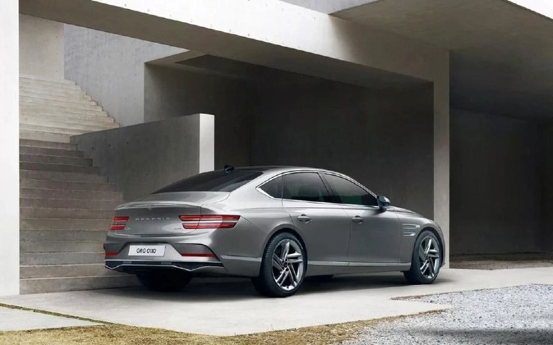 Genesis рассекретила обновленный седан G80. После рестайлинга автомобиль изменился внешне и получил  2
