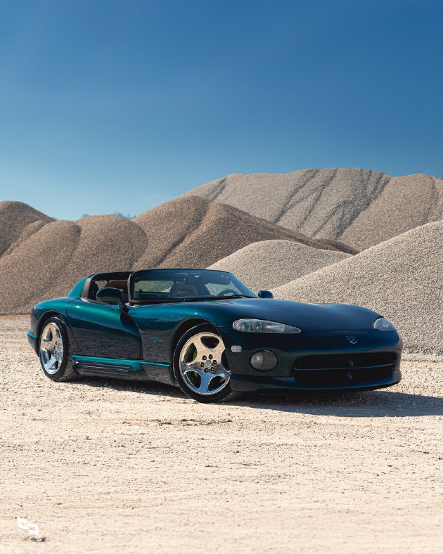 Dodge Viper RT/10 1994 года — это воплощение чистоты и аутентичности: 8-литровый атмосферный двигате 8