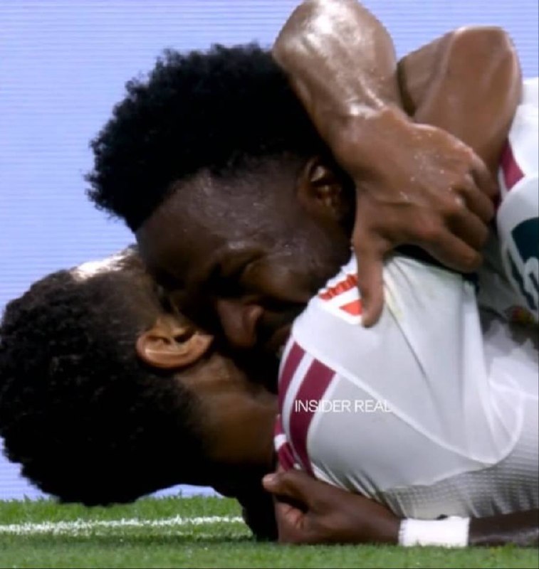 Fotbalł: کی میگیره جاتو؟ رو تنم کبودی بوسه هاتو...❤️ @Fotball