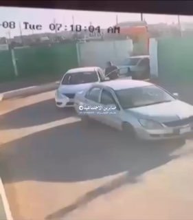 🔴לאחר שסבל מהתקף לב פתאומי...אזרח מת בתוך רכבו בעת תדלוק בכפר לזאקה, דרומית למוסול.