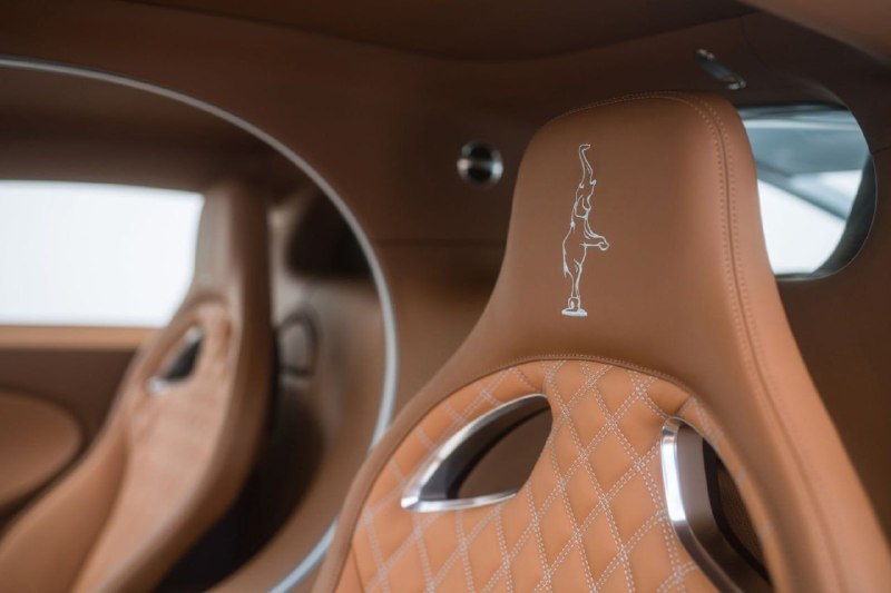 Bugatti представили эксклюзивный Chiron в ретро-стиле 5