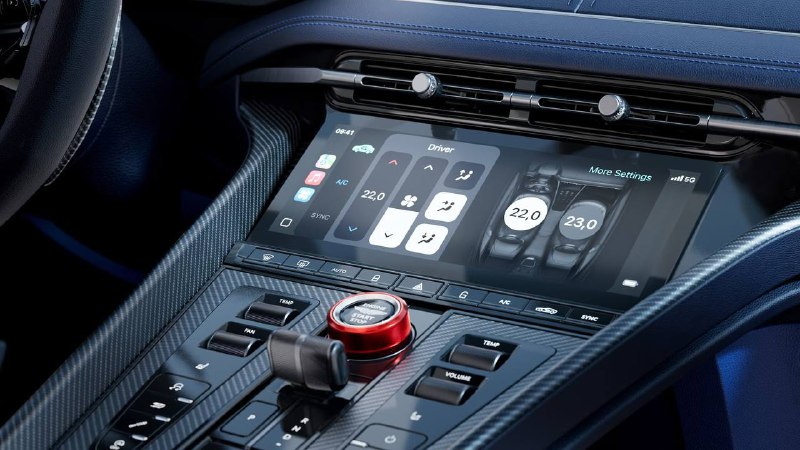 Aston Martin представил самый мощный DB12 S. Под капотом остался 4,0-литровый V8 от AMG, но теперь с 5