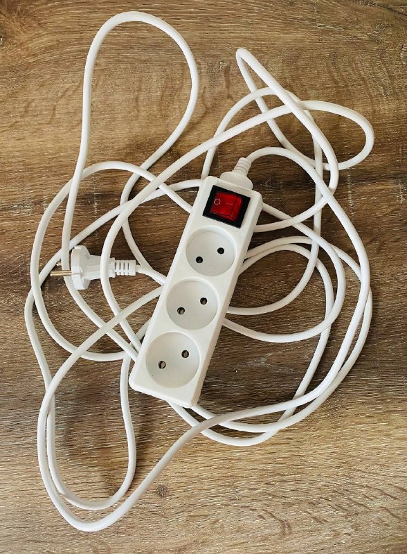 Удлинитель на три розетки с выключателем