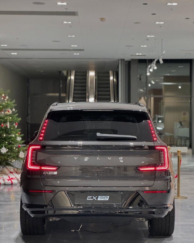 2025 Volvo EX90 4